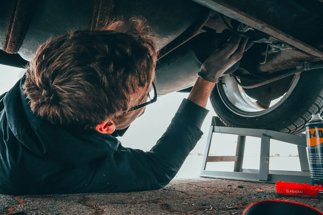 car needs servicing, time, vehicle, oil, engine, sign, brakes, safe, find, driving, check, problem