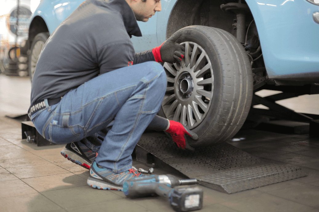 car needs servicing, time, vehicle, oil, engine, sign, brakes, safe, find, driving, check, problem
