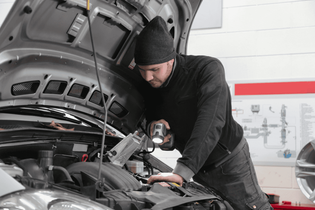 car needs servicing, time, vehicle, oil, engine, sign, brakes, safe, find, driving, check, problem