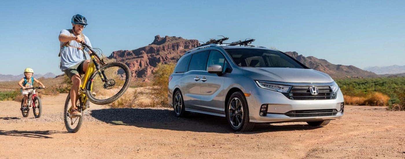 A silver 2024 Honda Odyssey from the front.