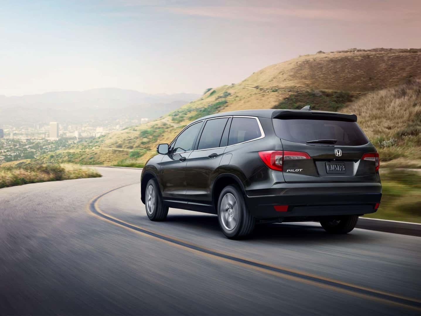 Honda Pilot coming around a bend