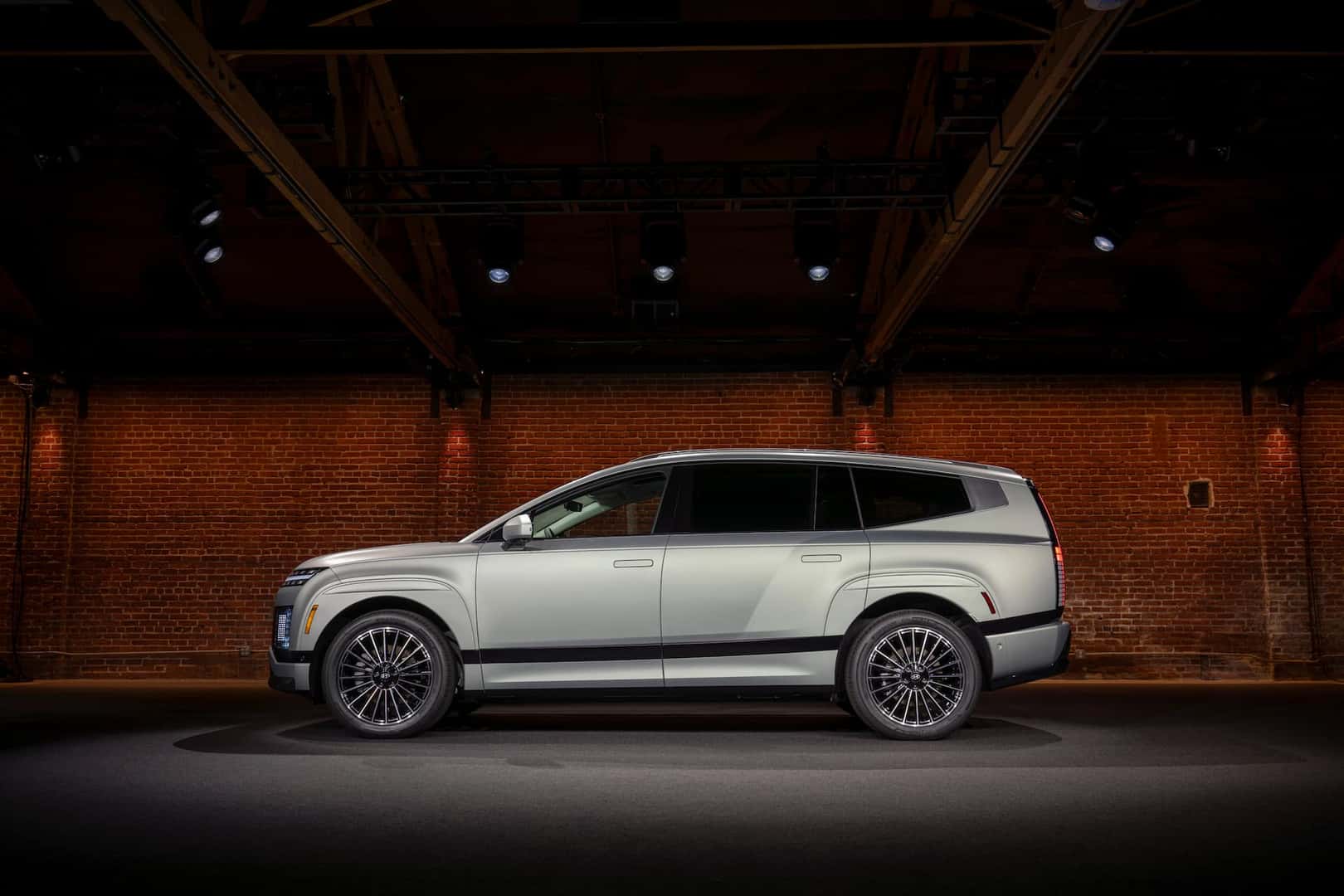 Large electric suv 2021 sales