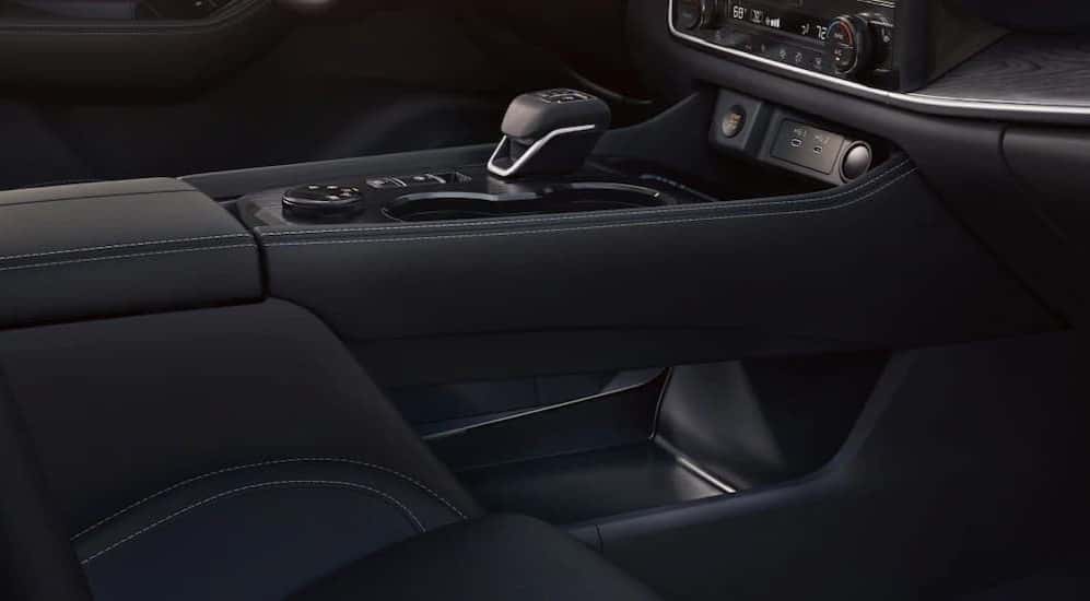 A floating center console in a 2025 Nissan Rogue.