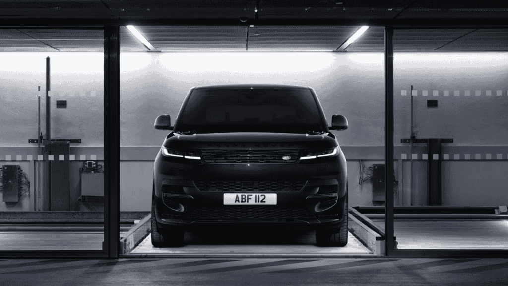 Front end of the 2025 Range Rover Sport