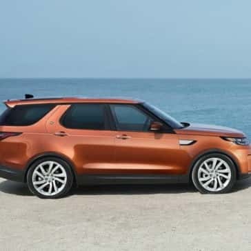 2017 Land Rover Discovery Side View