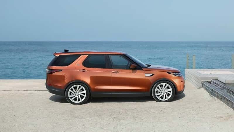 2017 Land Rover Discovery Side View