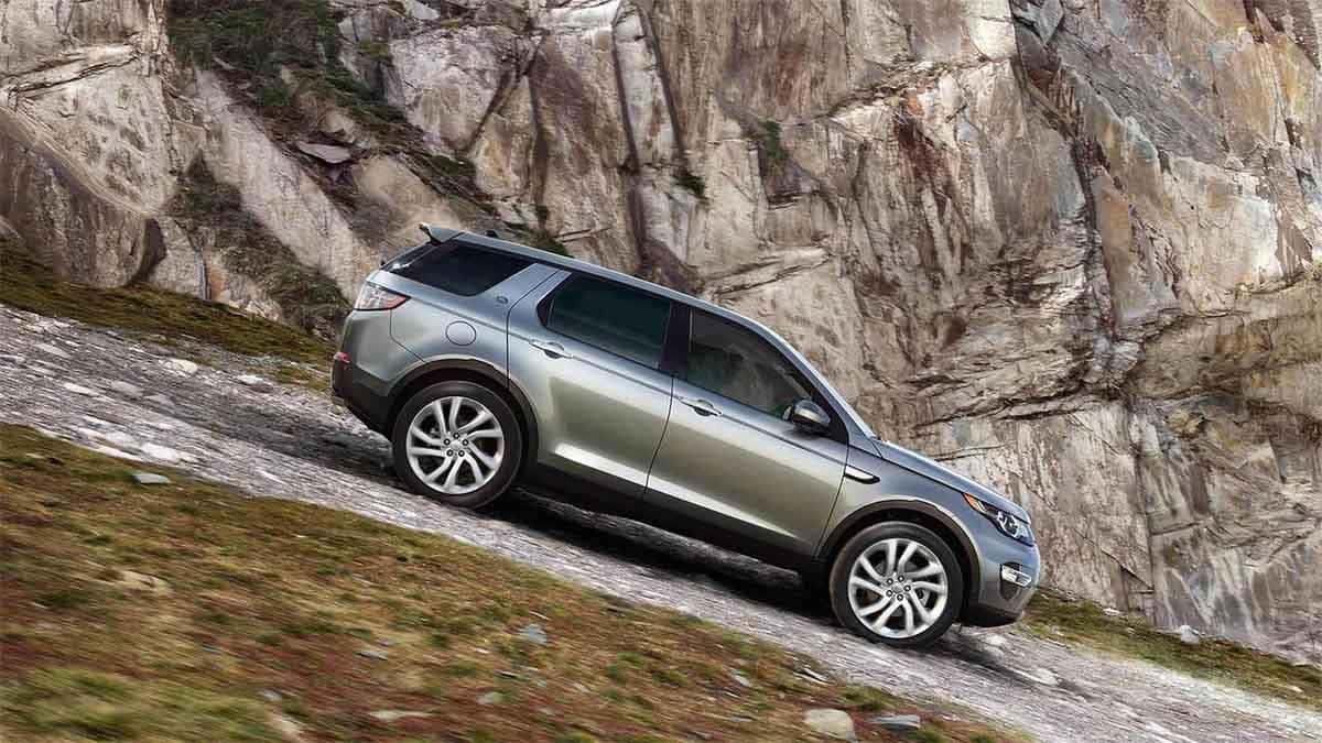 2018 Land Rover Discovery Sport off roading down a hill