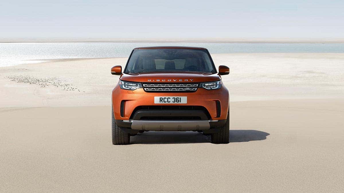 Front End view of 2018 Land Rover Discovery
