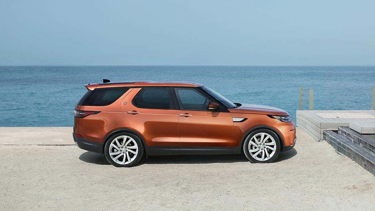 Side Profile of 2018 Land Rover Discovery Exterior