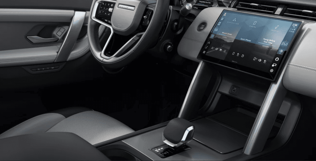 Driver's seat, steering wheel and infotainment system in the Discovery Sport