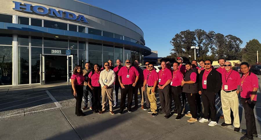 Honda Santa Cruz staff posing in front of dealership