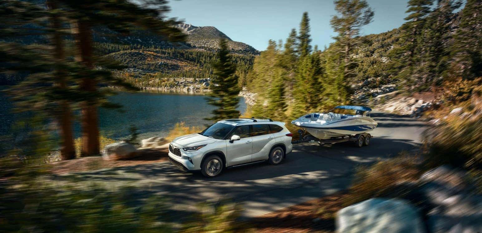 How much can the 2023 Toyota Highlander tow?