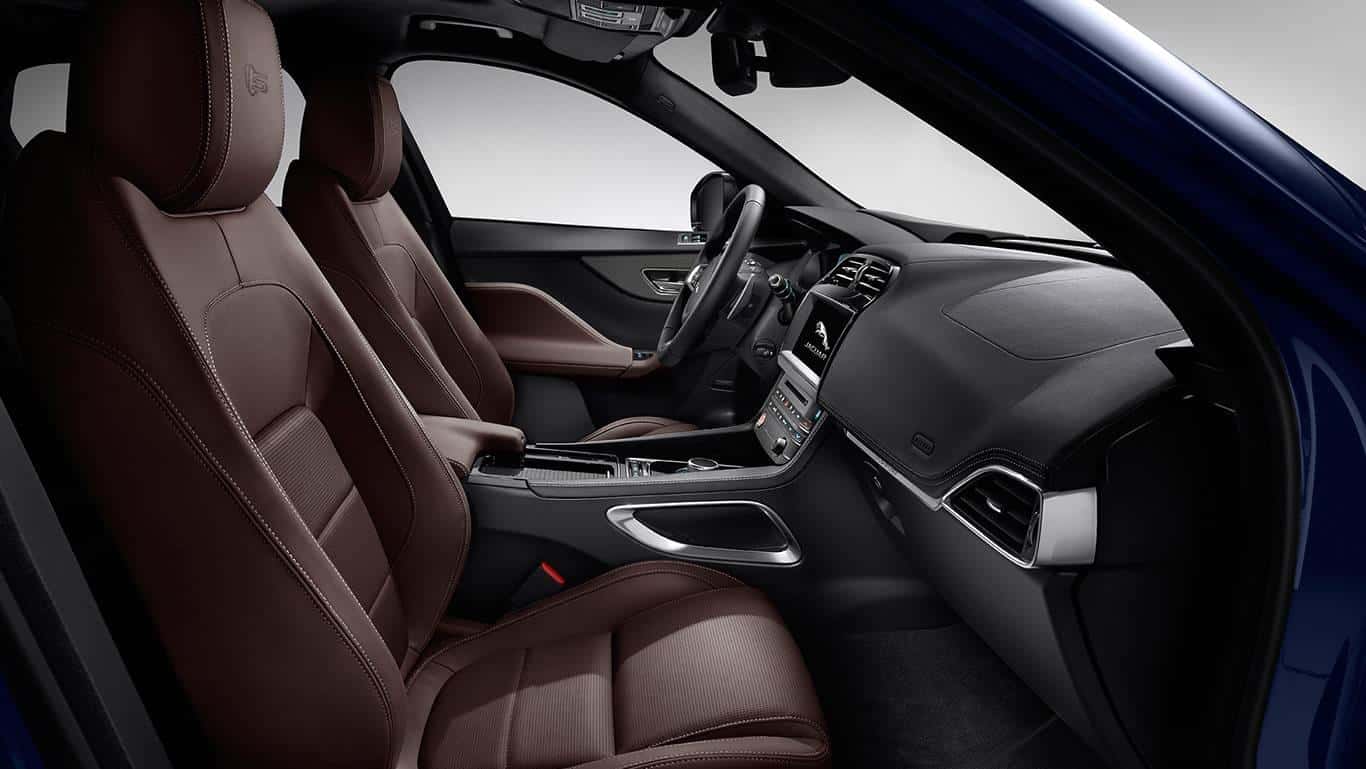 Jaguar F-PACE-int