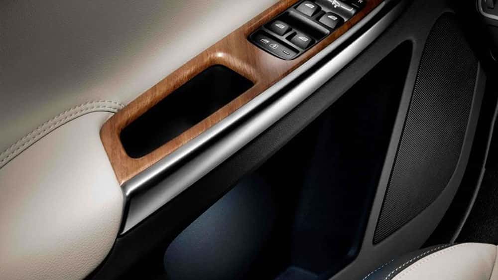 2017 Volvo XC60 Door
