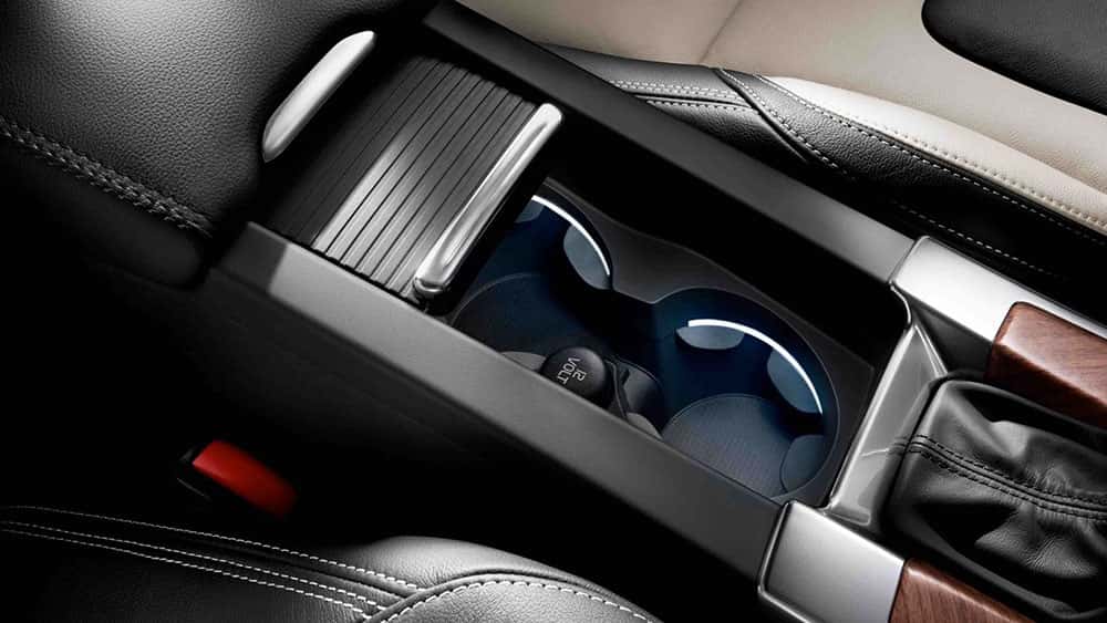 2017 Volvo XC60 Cup holders