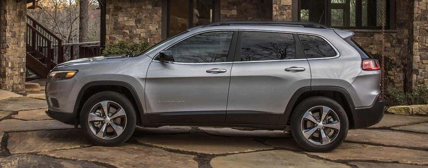 A popular Jeep Cherokee for sale, a grey 2022 Jeep Cherokee, is shown from the side.