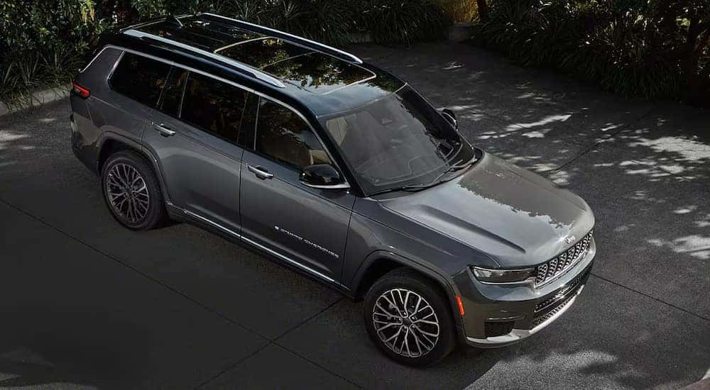 Overhead view of a grey 2024 Jeep Grand Cherokee L.