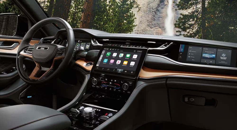 The black and brown accented interior of a 2025 Jeep Grand Cherokee.