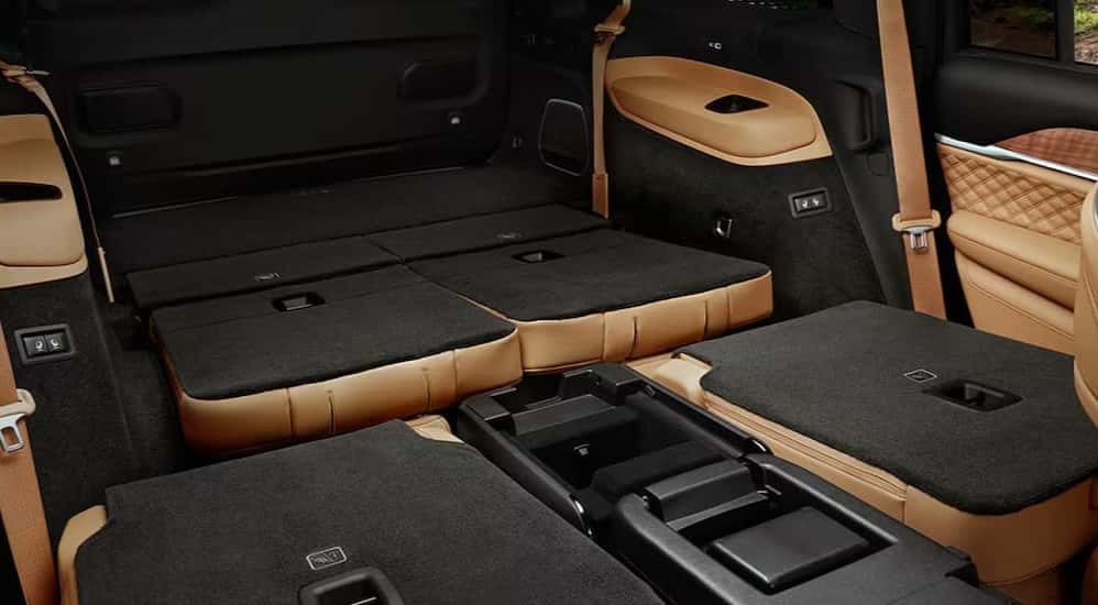 Black and tan interior in a 2025 Jeep Grand Cherokee L.