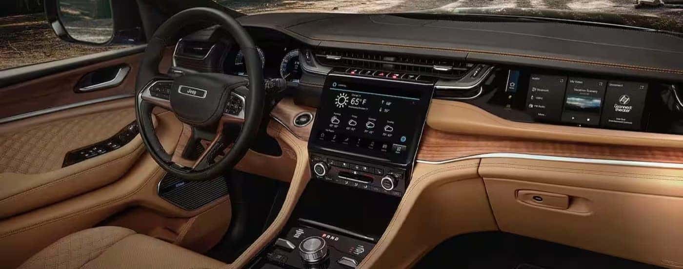 The black and brown dash in a 2025 Jeep Grand Cherokee L.