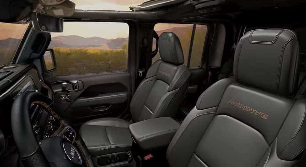 The black interior and dash in a 2025 Jeep Gladiator Mojave.