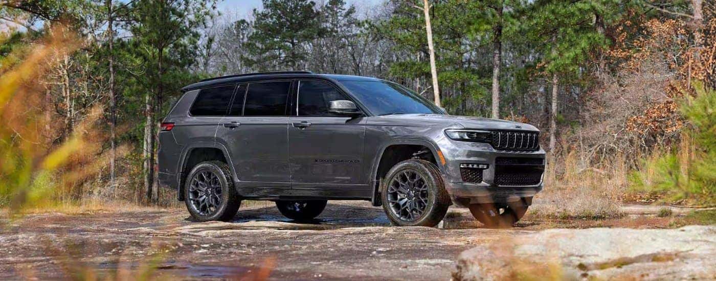 A grey 2026 Jeep Cherokee from the side.